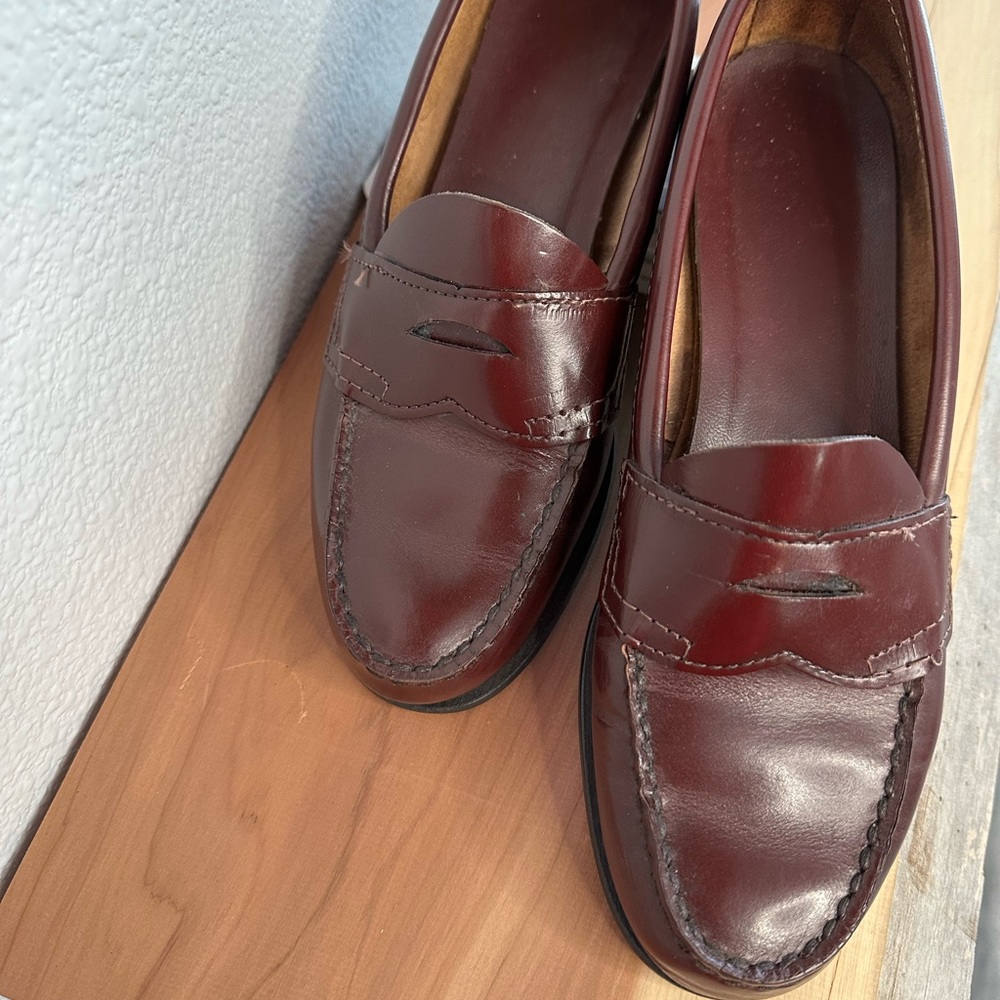 BASS 6 1/2, penny loafers, deep burgundy. Awesome condition.